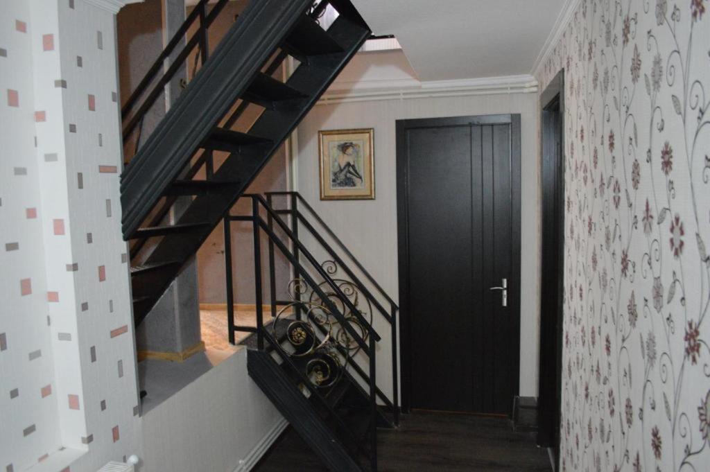 Georgian Guest House On Asatiani Tbiliszi Kültér fotó